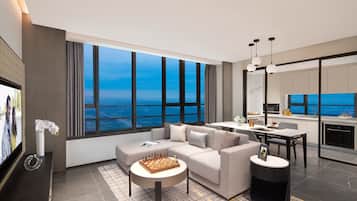 3 bedrooms, desk, laptop workspace, blackout drapes