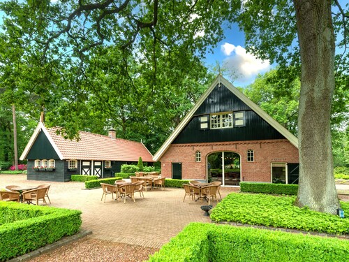 Chic and classic country house with 4 bathrooms