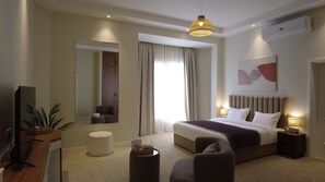 10 bedrooms, desk, iron/ironing board, WiFi