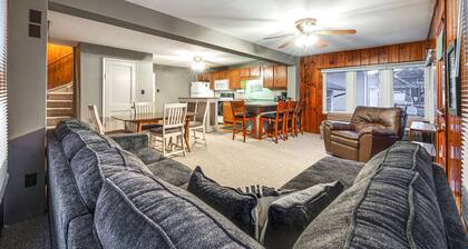 Clear Lake Vacation Rental: Walk to City Beach!