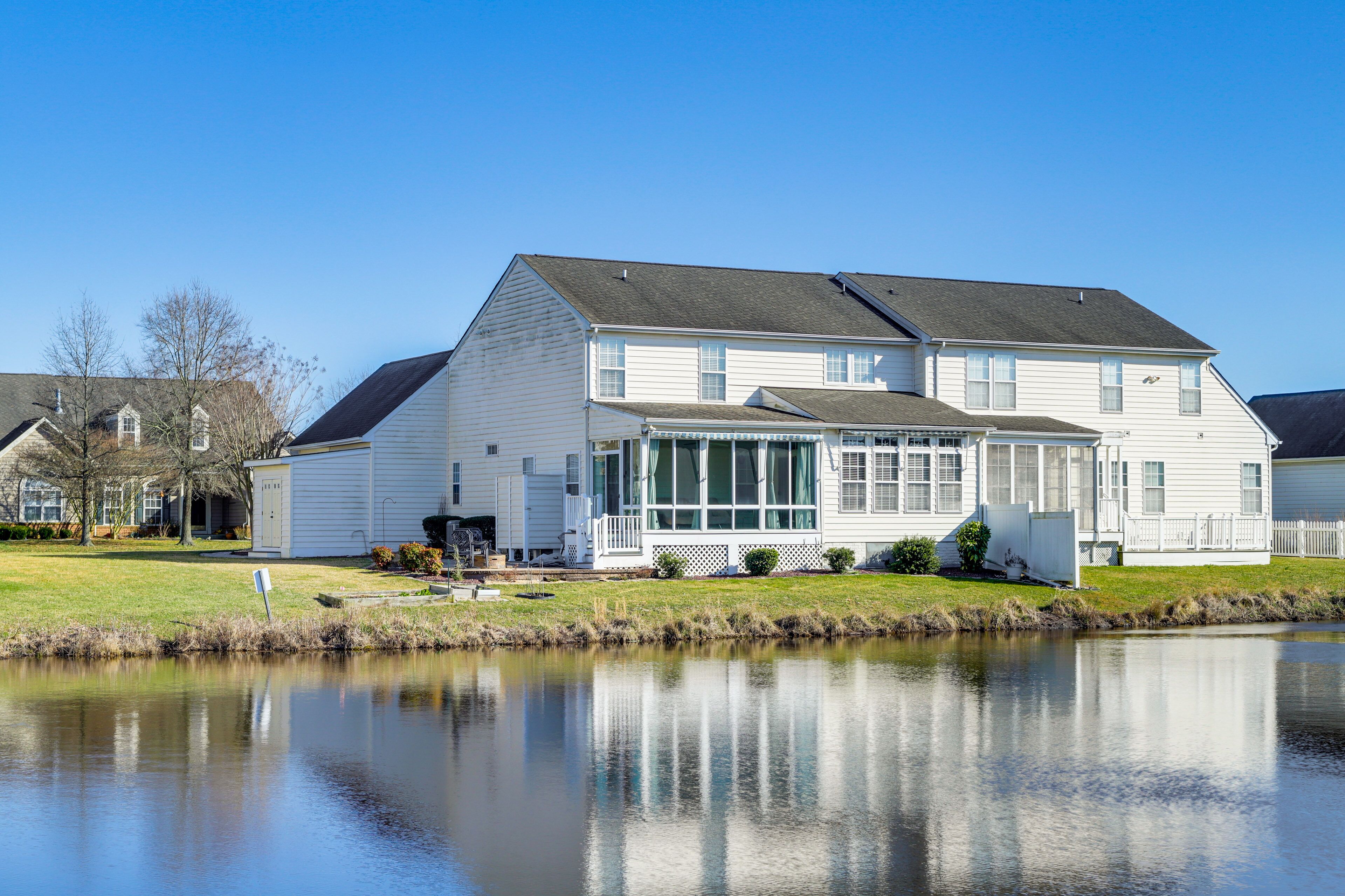 Spacious Townhome ~ 4 Mi to Bethany Beach!