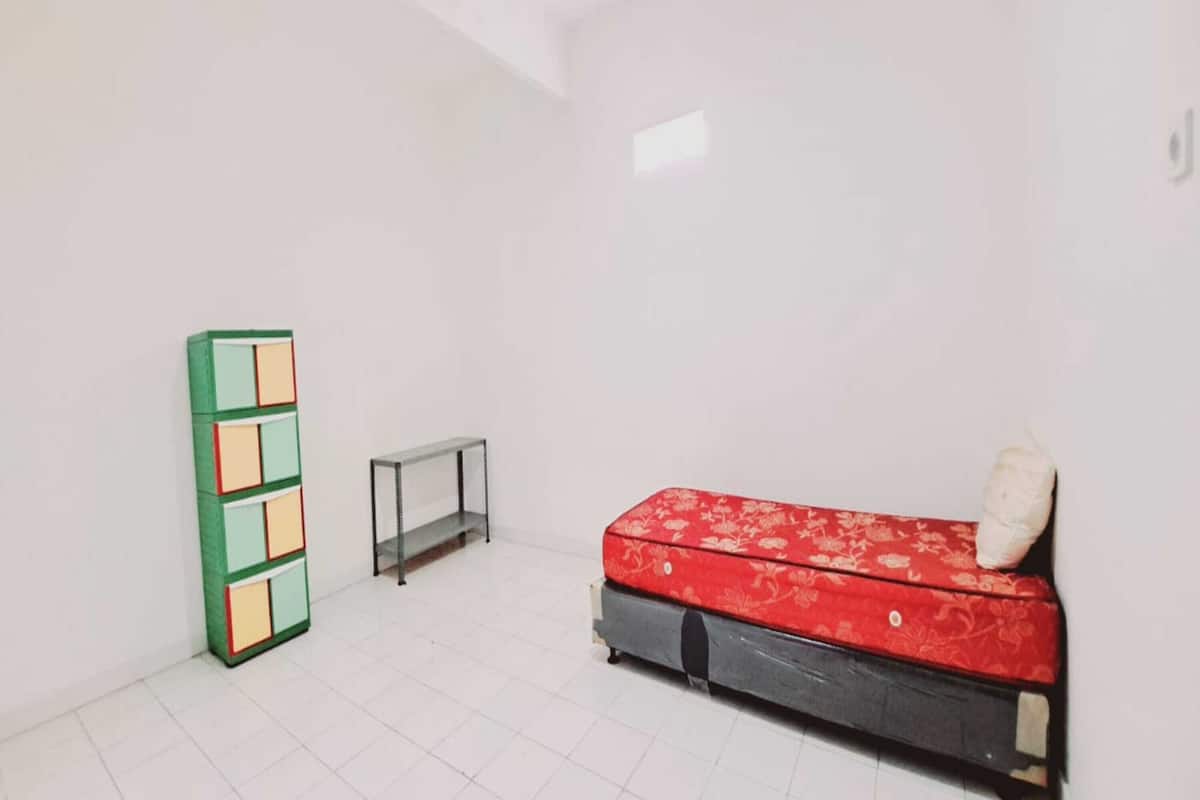 Deluxe Studio | Free WiFi, bed sheets