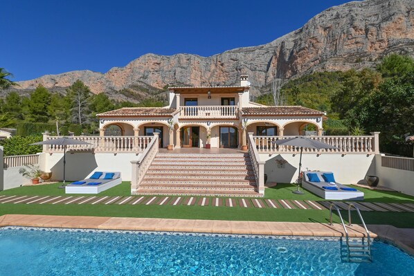 Pool - Wonderful and comfortable villa with private pool in Javea, Costa Blanca, Spain for 6 persons (Javea)