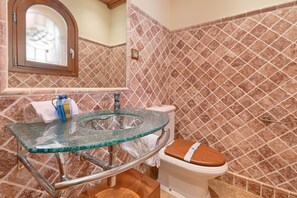 Shower, bidet, towels