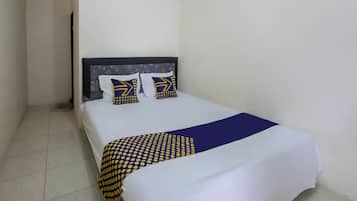 Double Room | Desk, bed sheets