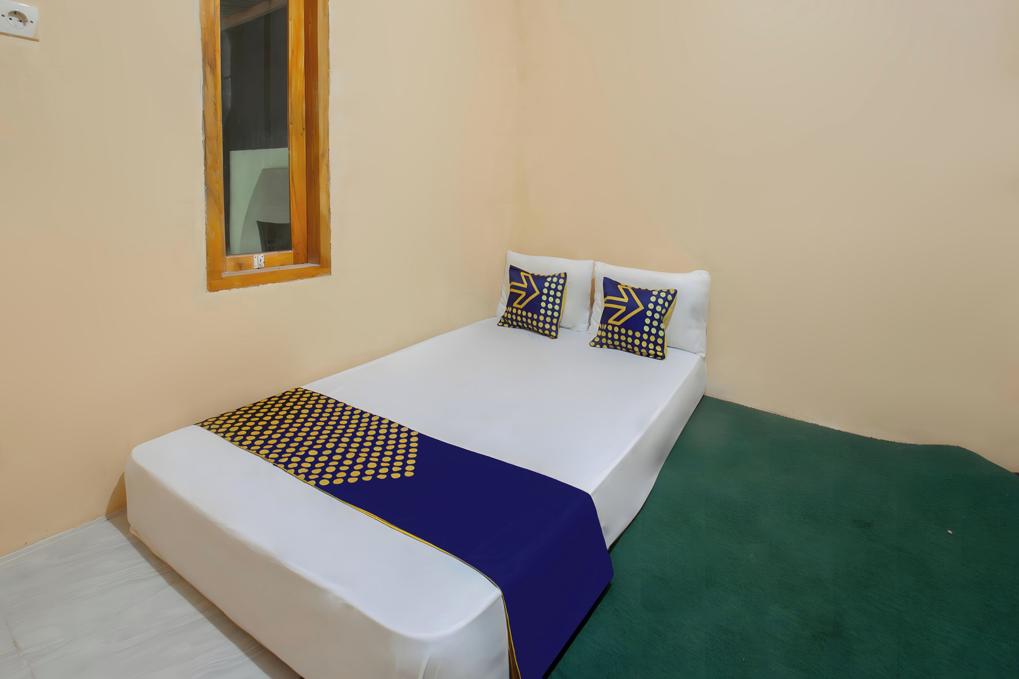 Double Room | Desk, bed sheets