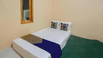 Double Room | Desk, bed sheets