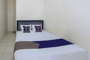 Doppelzimmer | Schreibtisch, Bettwäsche