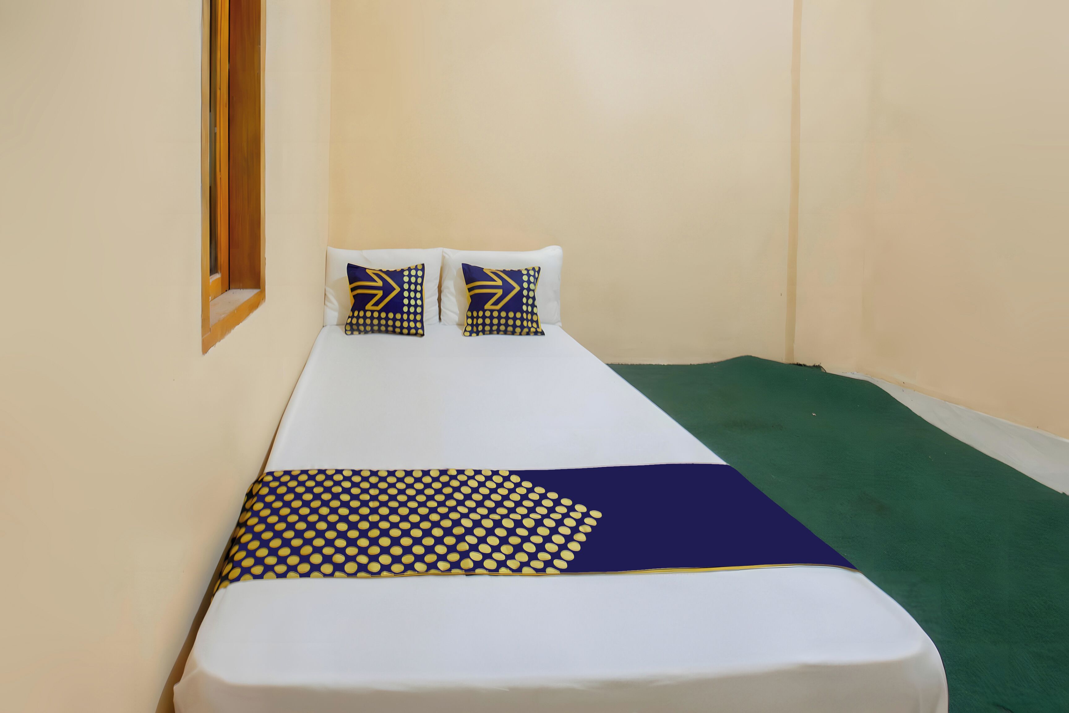 Double Room | Desk, bed sheets