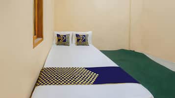 Double Room | Desk, bed sheets