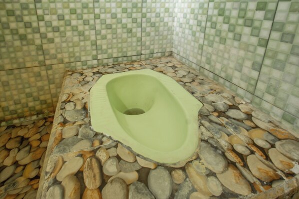 Doppelzimmer | Badezimmer | Dusche, Handtücher, Seife