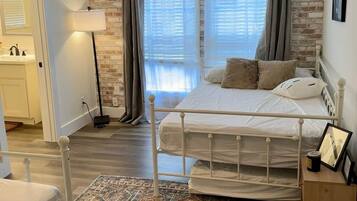 2 bedrooms, iron/ironing board, WiFi, bed sheets