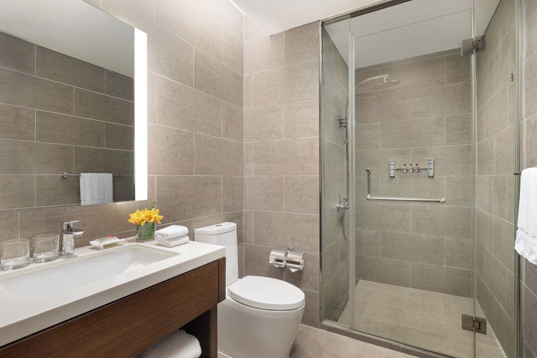 豪華開放式客房 | 浴室 | 淋浴設備、水力按摩花灑、免費梳洗用品、風筒