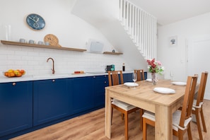 Dishwasher, coffee/tea maker, cookware/dishes/utensils - Cozy Zatokowa Apartment by Renters (Kosakowo)