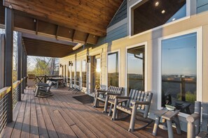 Terrace/patio - 10min to Hatley Pointe~Views~ HotTub~ FirePit (Mars Hill)