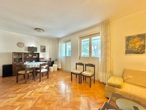 Comfort Apartment, City View | Living area | 32-inch LCD TV with cable channels - Family two bedroom apartment Slavia (Budva)