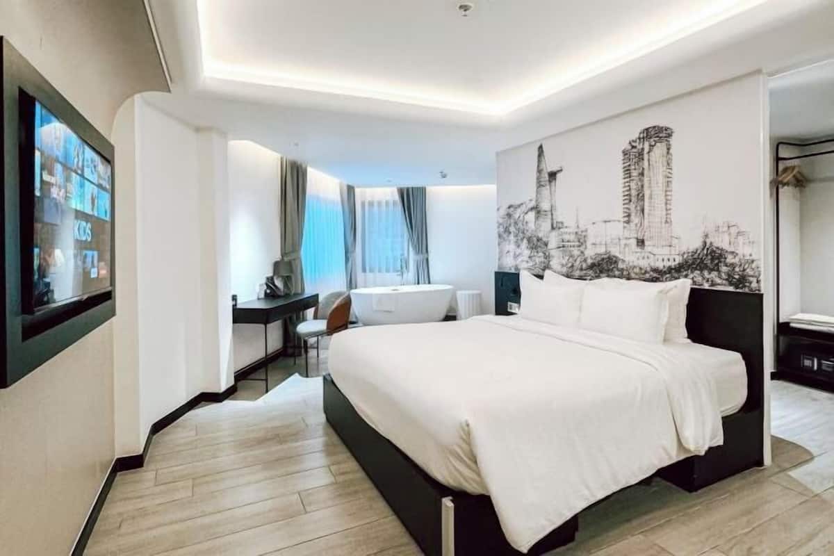 1 bedroom, minibar, in-room safe, desk