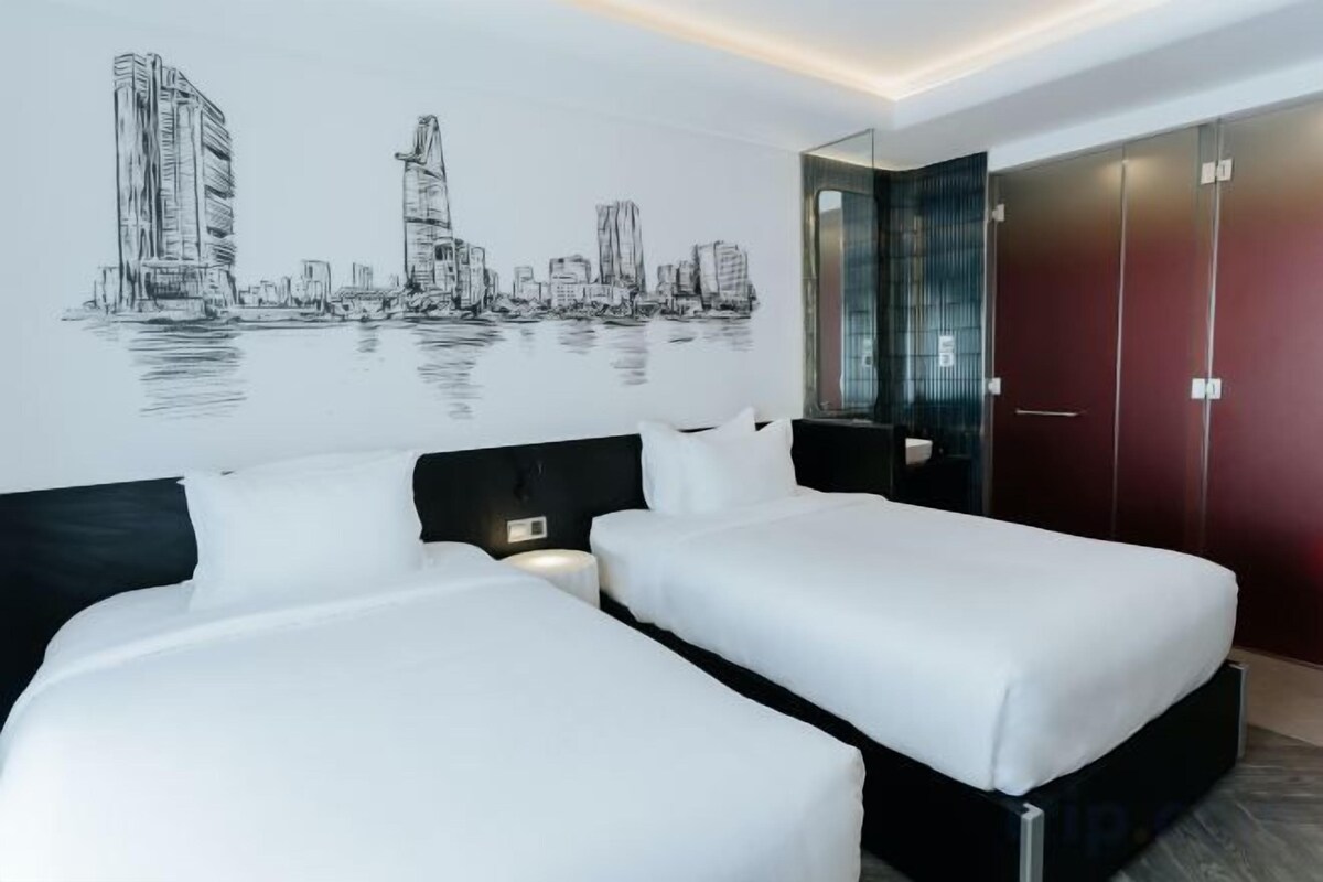 Minibar, in-room safe, desk, blackout curtains