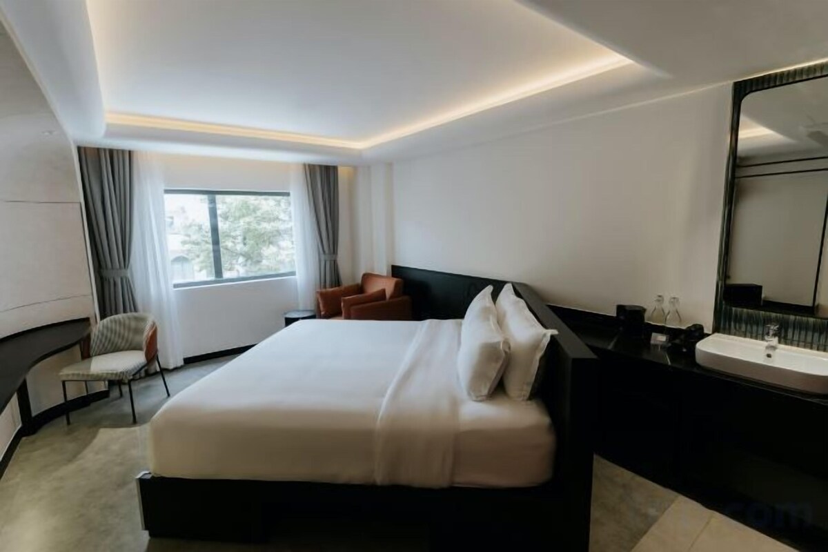Minibar, in-room safe, desk, blackout curtains