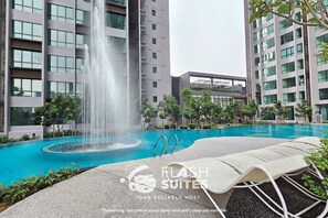 Outdoor pool - Cubic Botanical Premium Suites atBangsar (Kuala Lumpur)