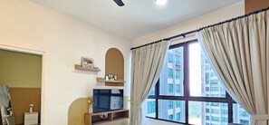 Flat-screen TV - Cubic Botanical Premium Suites atBangsar (Kuala Lumpur)