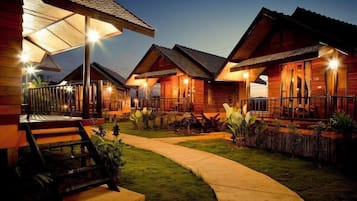 Deluxe Cottage, 2 Twin Beds, Non Smoking | Terrace/patio