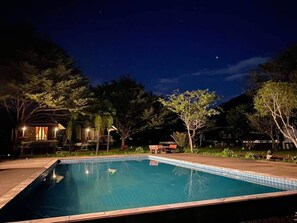 Piscine extérieure (ouverte en saison)