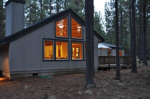 House | 4 bedrooms - NEW Winter Retreat at Black Butte Ranch (Sisters)