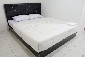 Deluxe Double Room | Free WiFi, bed sheets - Capital O 93728 Guest House Cemara (Bandung)