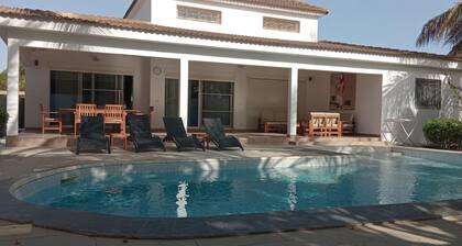 villa bien équipé situé a 5 min a pied de la mer, nombreux magasins a proximité