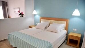 1 bedroom, iron/ironing board, WiFi, bed sheets - Studio Mare Faliraki, Beachfront (Faliraki)