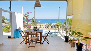 Outdoor dining - Studio Mare Faliraki, Beachfront (Faliraki)