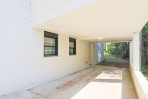 Property grounds - Stylish West Lake Escape, Pet Friendly, WiFi, Workspaces, 5 Miles from Downtown! (Atlanta)