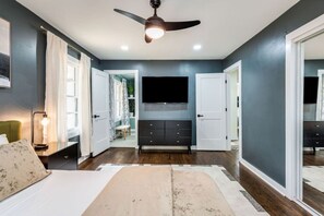 5 Schlafzimmer, Schreibtisch, Bügeleisen/Bügelbrett, kostenloses WLAN