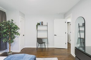 Interior - Stylish West Lake Escape, Pet Friendly, WiFi, Workspaces, 5 Miles from Downtown! (Atlanta)