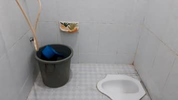 Chambre Double | Salle de bain | Douche, serviettes fournies