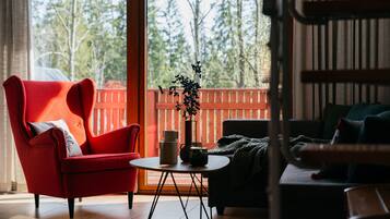 Comfort Chalet | Living room | 42-inch flat-screen TV with digital channels, fireplace