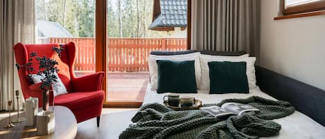Comfort-Chalet | Wohnzimmer | 42-Zoll-Flachbildfernseher mit Digitalempfang, Kamin