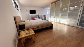 6 chambres, coffres-forts dans les chambres, fer et planche Ă repasser