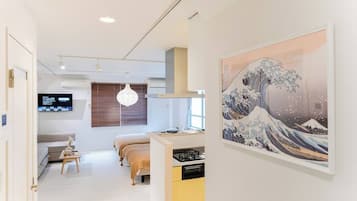 Room 202, non-smoking | Living area