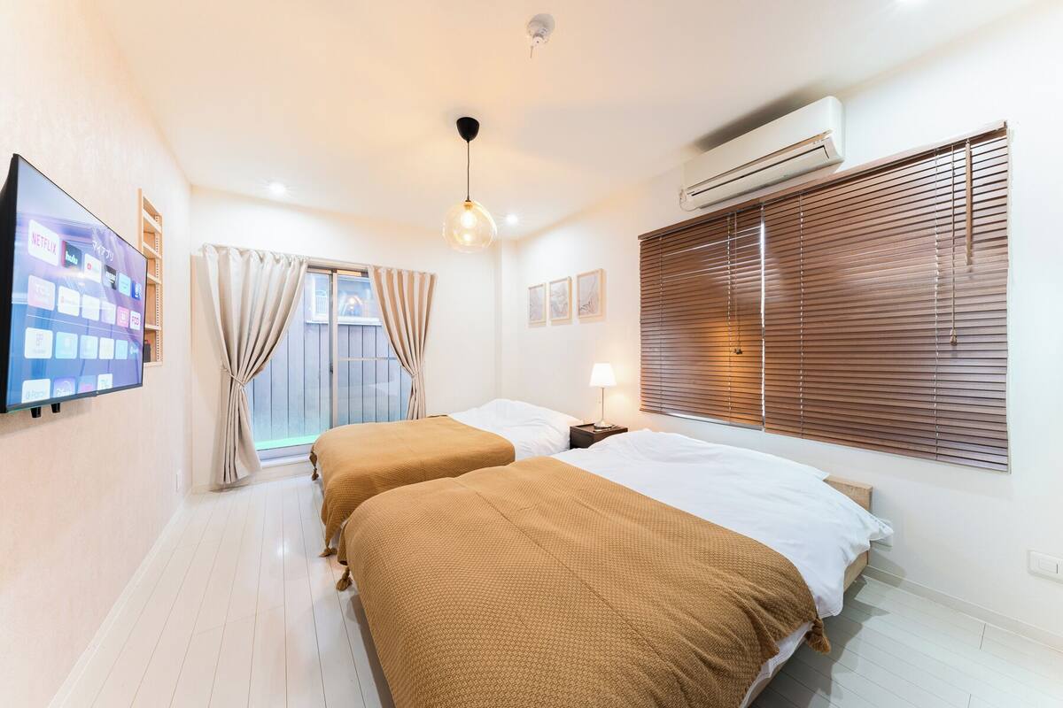 Basic Apartment | 3 bedrooms, iron/ironing board, free WiFi, bed sheets