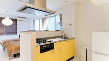 Room 202, non-smoking | Private kitchen
