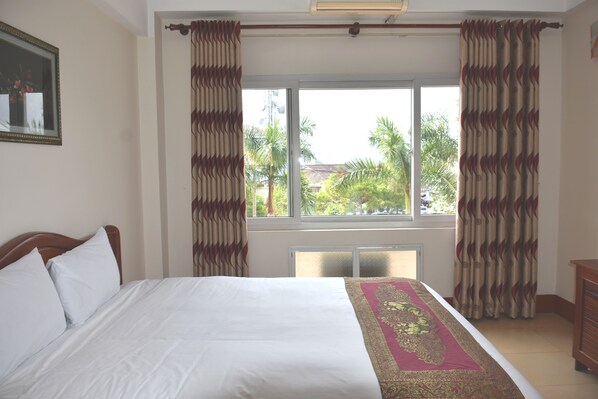 Deluxe Double Room, City View | Desk, free WiFi, bed sheets