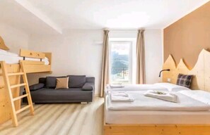 Basic Room | Hypo-allergenic bedding, soundproofing, iron/ironing board, free WiFi - B&B NONNA ROSA  (Capriana)