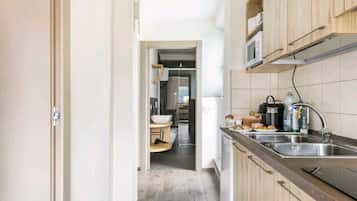 Basic Double Room | Private kitchen | Fridge, microwave, stovetop, espresso maker