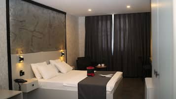 Standard Room | In-room safe, soundproofing, free WiFi