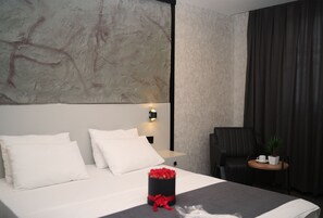 In-room safe, soundproofing, free WiFi - Cali Royal Otel (Denizli)