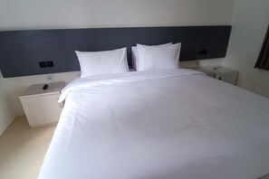 Bed sheets - Hotel O Bumi Tenang Homestay (Salatiga)