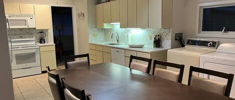 Fridge, oven, stovetop, dishwasher