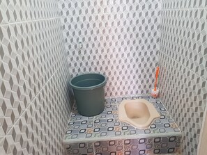 Deluxe Double Room | Bathroom | Shower, towels